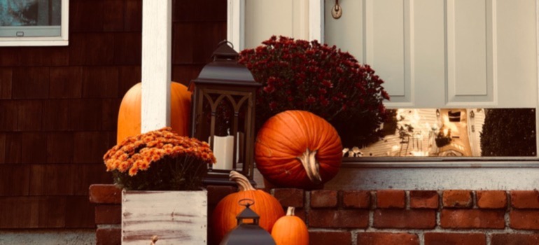 A house decorated for the fall